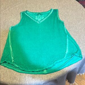 Zenana Outfitters Green Sleeveless Tank Top